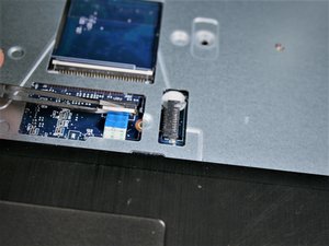 Langkah 8 — Lepaskan Kabel Power Button