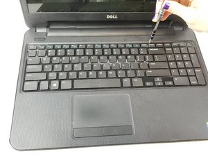 Langkah 4 — Mengangkat Keyboard