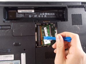 Langkah 4 — Mengeluarkan Kabel dan Klem