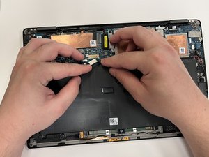 Langkah 4 — Memutus Kabel Baterai