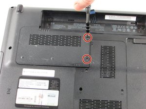 Langkah 1 — Matikan Laptop dan Siapkan Alat