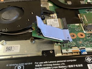 Langkah 4 — Mengeluarkan SSD Lama
