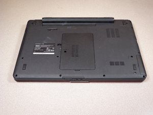 Langkah 1 — Matikan Laptop dan Buka Tutup Bawah