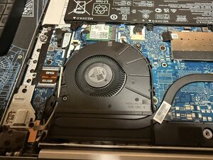 Langkah 3 — Mengganti Kipas Laptop