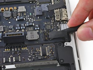 Langkah 9 — Mengangkat Kabel Speaker