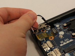Langkah 9 — Menghapus Kabel Wi-Fi