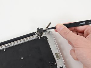 Langkah 1 — Mengangkat Tutup Hinge Karet