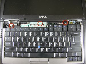 Langkah 3 — Lepas Sekrup Keyboard