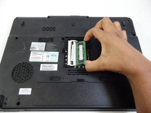 Langkah 4 — Pasang Chip RAM Baru