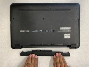 Langkah 1 — Matikan Laptop dan Siapkan Alat