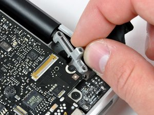 Langkah 5 — Lepas Bracket Kabel Data Display