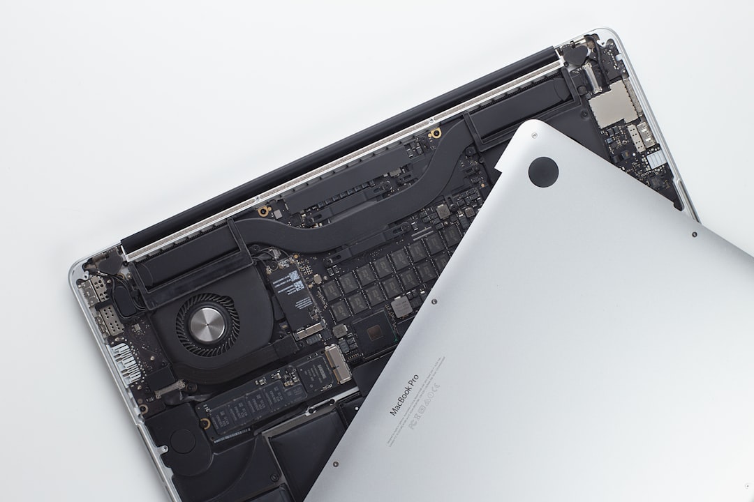 Penggantian Kabel Data Layar MacBook Core 2 Duo