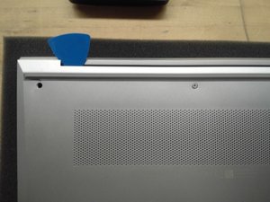 Langkah 1 — Buka Tutup Bawah Laptop