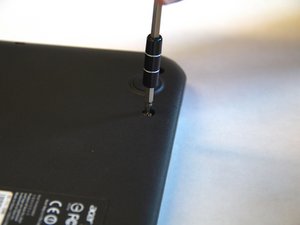 Langkah 1 — Menghilangkan Screws di Bagian Bawah