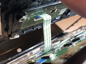 Langkah 5 — Melepas Hard Drive