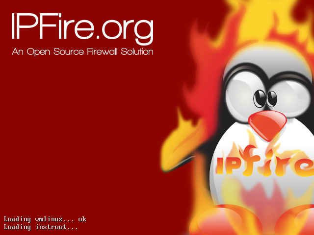 Layar loading IPFire menampilkan teks Loading vmlinuz... ok dan Loading instroot... di pojok kiri bawah dengan latar logo penguin dan api IPFire
