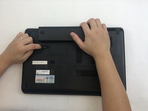 Langkah 3 — Lepaskan Layar Laptop