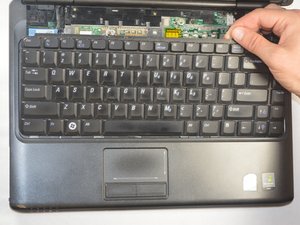 Langkah 6 — Lepaskan Kabel Keyboard