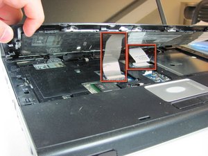Langkah 5 — Lepaskan Screws dan Angkat Keyboard