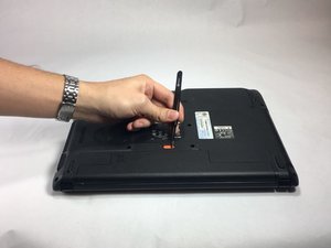 Langkah 2 — Buka Baterai Laptop