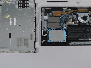 Langkah 3 — Lepaskan Casing Belakang Laptop