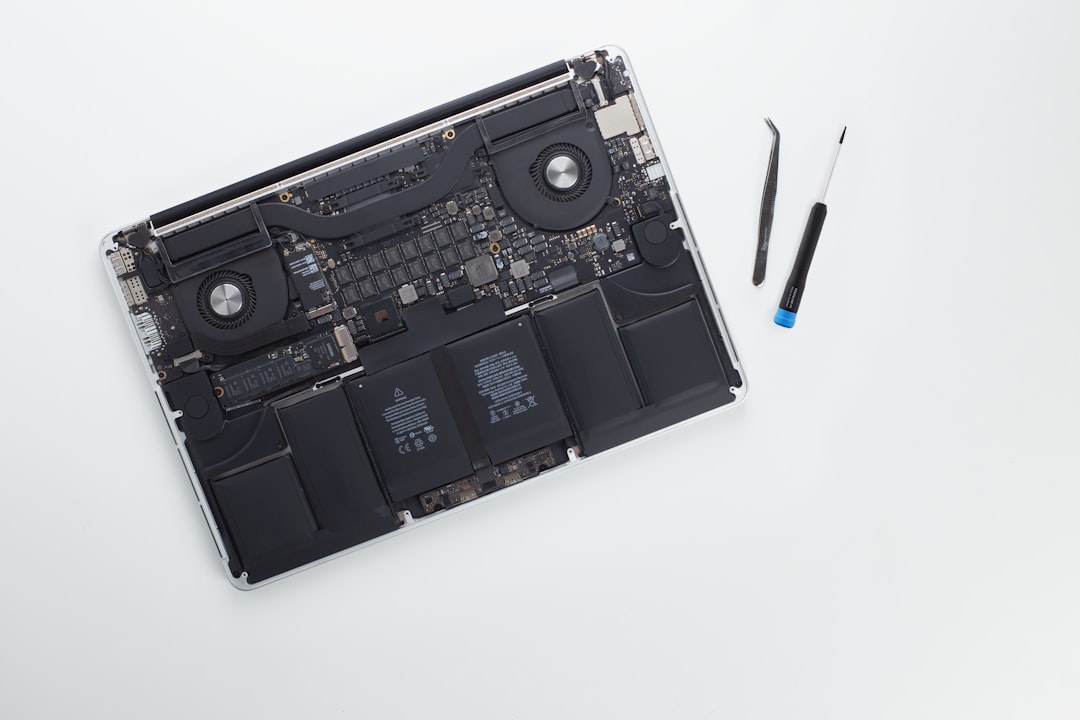 Penggantian Mount LCD MacBook Core 2 Duo