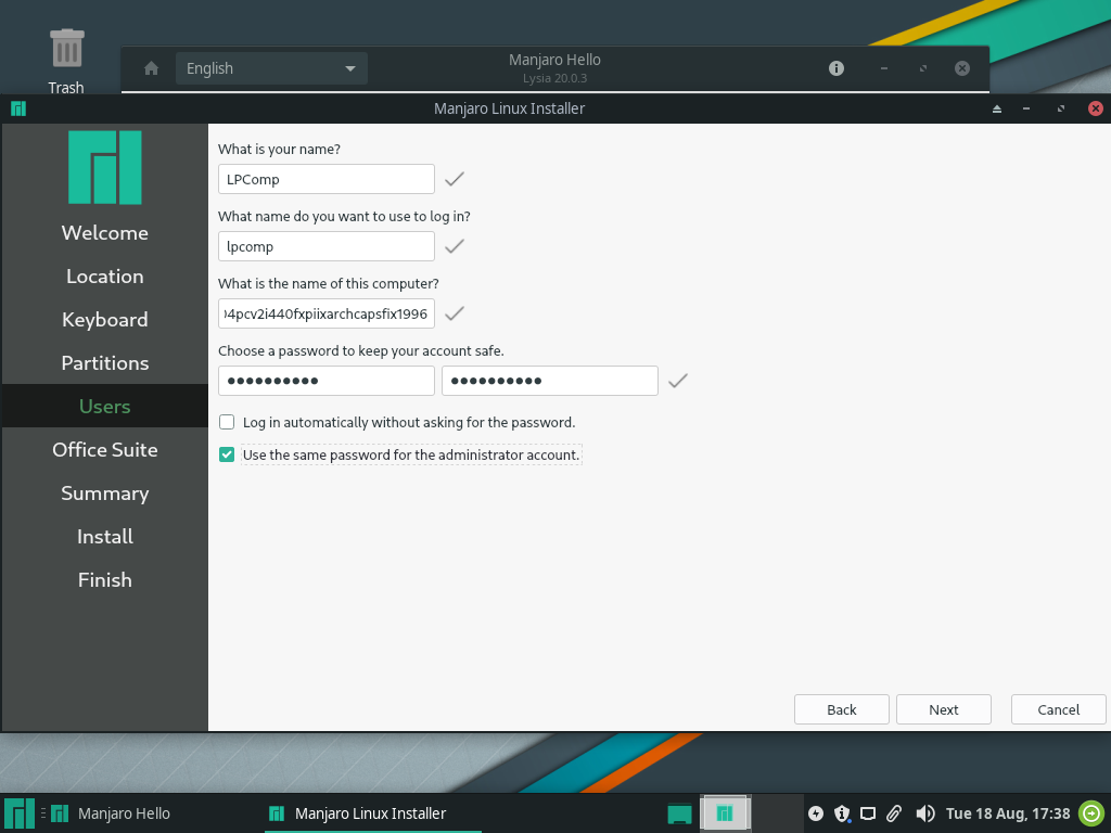 Formulir akun pengguna terisi contoh nama LPComp, nama login lpcomp, nama komputer acak, dua kotak kata sandi terisi titik-titik, dan opsi Use the same password for the administrator account tercentang