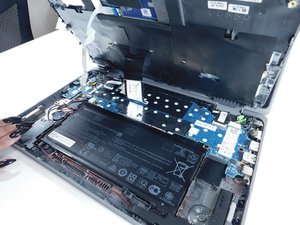 Langkah 4 — Mengambil Keyboard dari Laptop