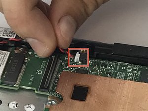 Langkah 6 — Lepaskan Kabel Baterai Koin