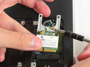 Langkah 5 — Pasang Kembali Baterai dan Tutup Laptop