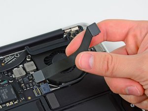 Langkah 3 — Lepaskan Kabel I/O Board