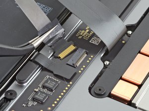 Langkah 7 — Lepaskan Kabel Trackpad dari Penghubung