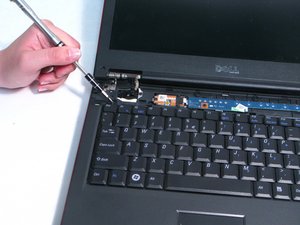 Langkah 4 — Mengeluarkan Sekrup Penahan Keyboard