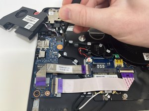 Langkah 3 — Lepaskan kabel dan ganti speaker