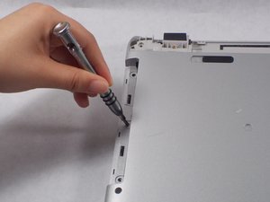 Langkah 4 — Mengangkat Panel Disk Drive