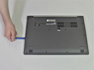 Langkah 4 — Pecahkan Panel Belakang dan Buka Ruang Internal