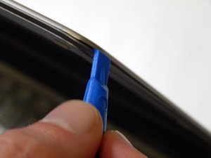 Langkah 1 — Membuka Bezel Layar