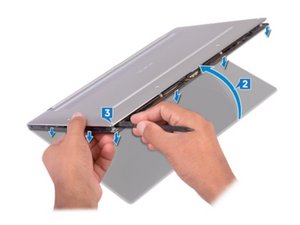 Langkah 1 — Membuka Tutup Bagian Bawah Laptop