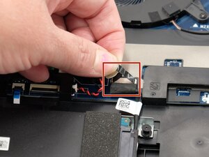 Langkah 3 — Lepas Kabel Hard Drive