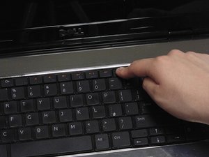 Langkah 5 — Lepaskan Keyboard dari Frame