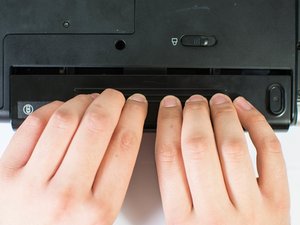 Langkah 3 — Akses Slot RAM