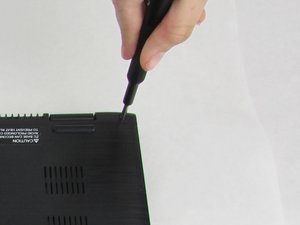 Langkah 1 — Membuka Panel Belakang Laptop