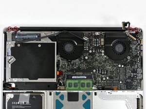 Langkah 5 — Putar Tubuh Laptop dan Layar