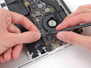 Langkah 7 — Lepaskan Kabel Mikrofon