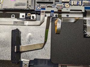 Langkah 4 — Bentuk Kabel SATA Secara Tepat