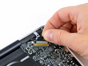 Langkah 8 — Mengangkat Kabel Data Layar