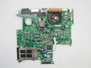 Langkah 8 — Mengangkat Mainboard dari Casing