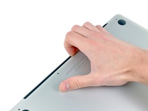 Langkah 2 — Membuka Casing Bawah