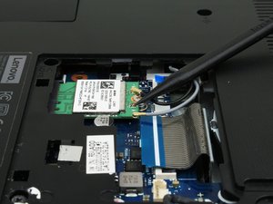 Langkah 8 — Melepaskan Kabel Kartu Nirkabel