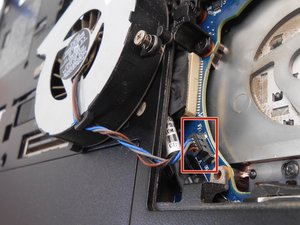 Langkah 3 — Mengakses Kipas dan Heatsink